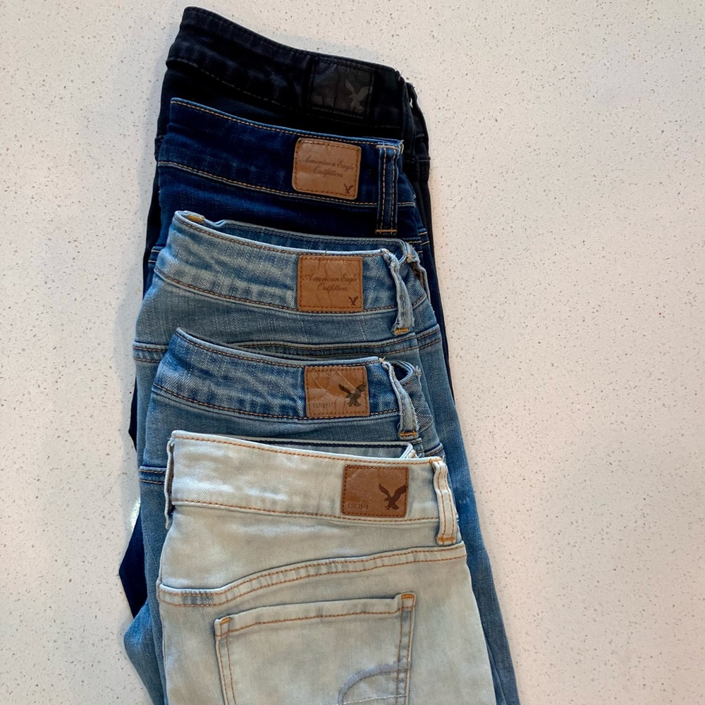 Women’s 28” Waist - Jeans Bundle (5 pairs)